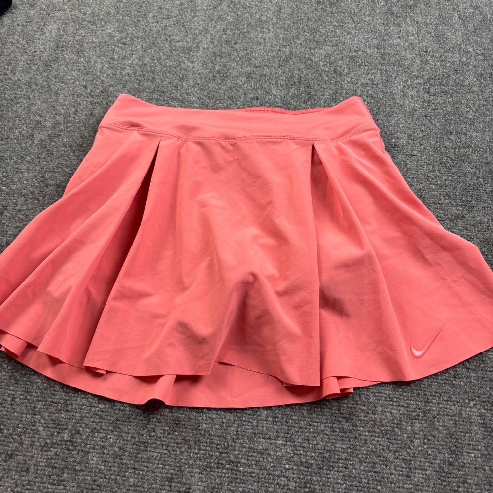 NIKE Women’s Club Standard Fit Golf Skirt Peachy Pink Built-In shorts size Small